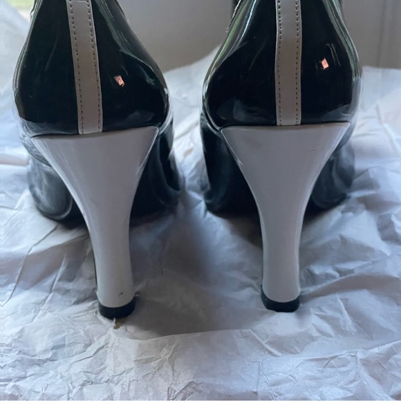Pin Up Couture Black and White pumps - Picture 3 of 11